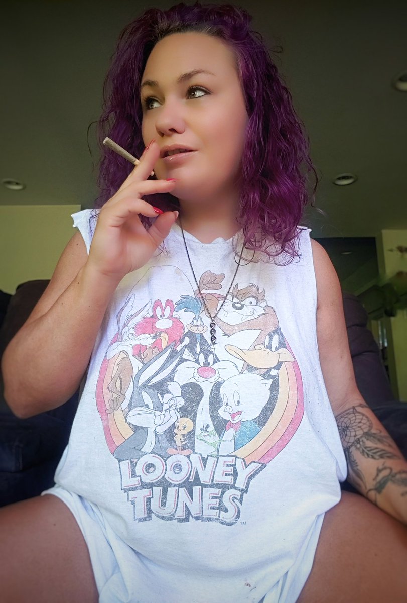 allaboutmaye77's tweet image. Lighting up the week...lets go!!!!!!!!💚💨💨💨#MondayMood  #WeekendRecovery #girlswhosmoke #weed #puffpuffpass #mmemberville