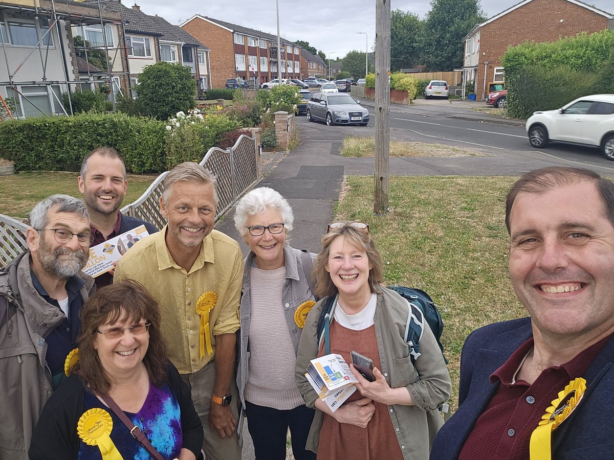 LeeRJdillon's tweet photo. Only a few days left now before you can vote for change here in Newbury.
Great evening on the doors in Thatcham today. #GE2024 #Lee4MP https://t.co/x4ZYmOZaiN