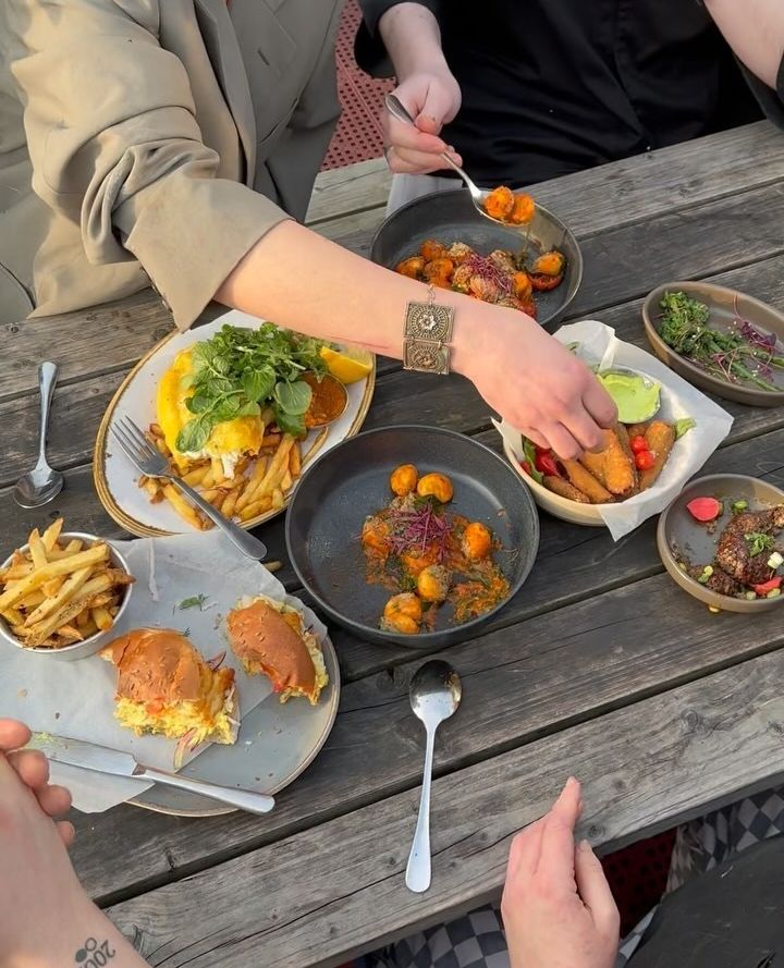 Pub garden? Or the top deck of a historical barge ⛴️