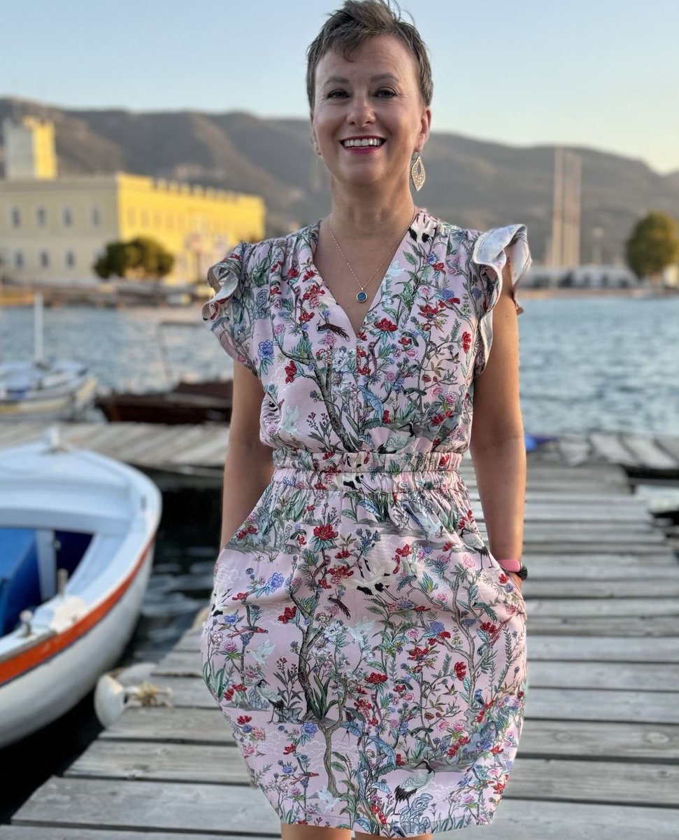 MinervaFabrics's tweet photo. How fabulous is this @sewingandthecity Essex Dress Lisa Hewitt made in our beautiful Avian Garden Viscose Challis fabric? Find out all about this project from Lisa & join the Minerva sewing community at https://t.co/MhqA3ZMWpn
#SewCreative #EssexDress #ViscoseChallis #Sewcialist https://t.co/HqkVvFu8b8
