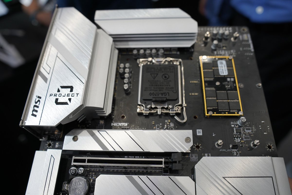 PedroPCMR's tweet image. Could this new RAM standard mean the death of DIMM?
CAMM2 RAM on MSI Project Zero Plus Z790 Motherboard (Computex 2024).