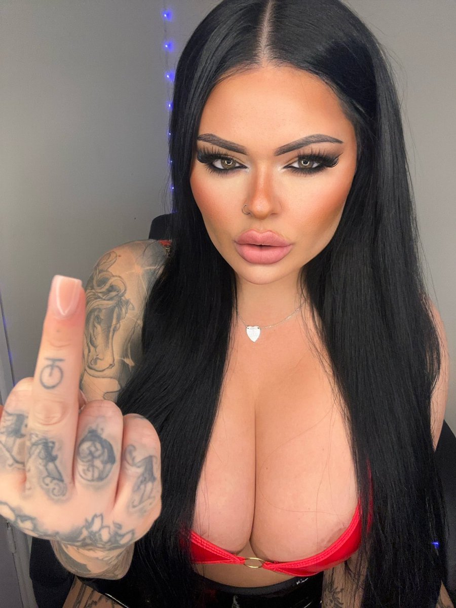goddess_lx_'s tweet photo. The longer you stare, the weaker you get. https://t.co/T2NPbEO35U
