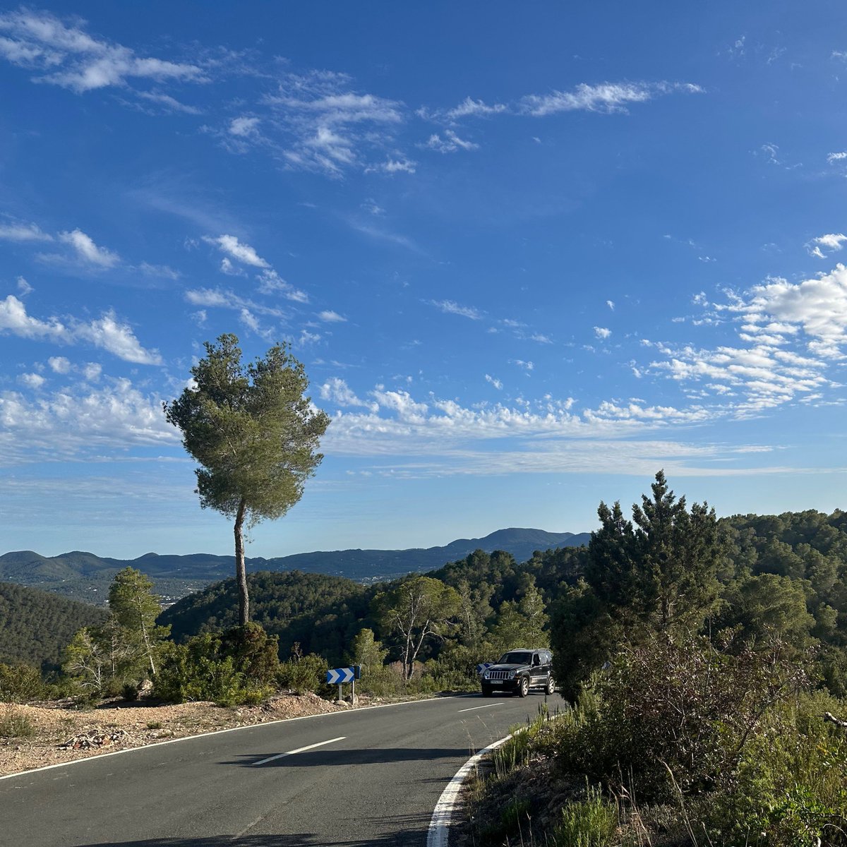 All roads lead to Tapas 💙 

#tapas #tapasibiza #ibiza #lafincaescondida #islandlife #foodies #makingmemories #since2012 #homemadetapas #tapasrestaurant #ibizarestaurant #bluesky #july #mondaymotivation #summer #holiday #travel #adventure #explore #happyplace #aragma