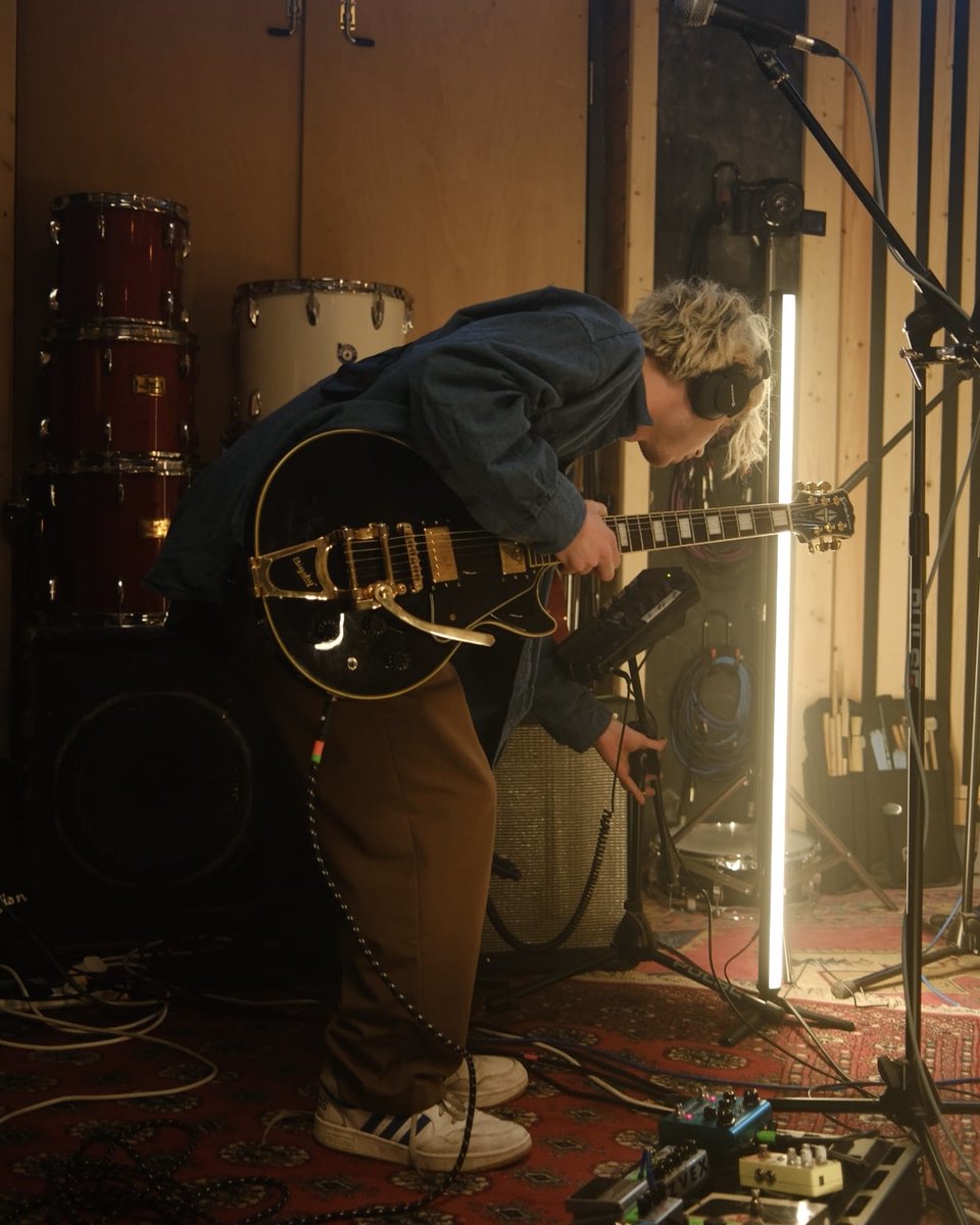 oliverpindr's tweet photo. late July - Live at The Old Bank Studios out now ⚡

me and the band went over to @jameskenosha 's studio in Hull and took our friend Oliver with us to capture it. The second dose is out now, go check it out on YouTube now 📺

Watch here - https://t.co/CbvX7kPar1 https://t.co/Z0h6a8XdOg