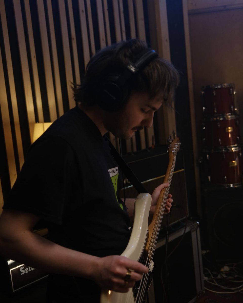 oliverpindr's tweet photo. late July - Live at The Old Bank Studios out now ⚡

me and the band went over to @jameskenosha 's studio in Hull and took our friend Oliver with us to capture it. The second dose is out now, go check it out on YouTube now 📺

Watch here - https://t.co/CbvX7kPar1 https://t.co/Z0h6a8XdOg