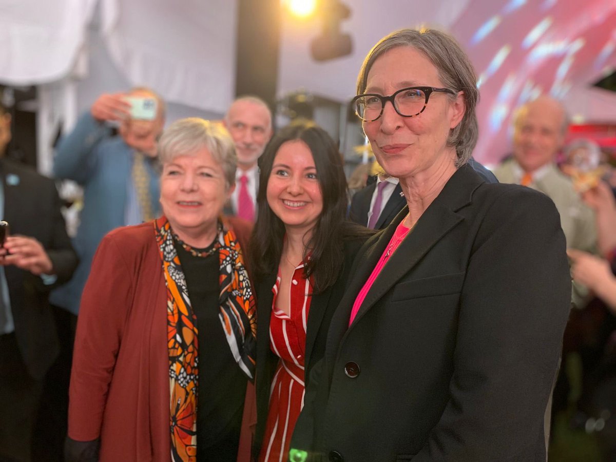 QuebecMX's tweet photo. ¡Felicitamos a nuestros colegas de la @EmbCanMexico por la celebración del #DíadeCanadáMx mismo que fue subrayado en presencia de la ministra @melaniejoly y de la canciller @aliciabarcena! ⚜️🇨🇦🎊 ¡Enhorabuena! @GClark_CA @shemingwaymx @sallard1 https://t.co/vJh3BlGfWu