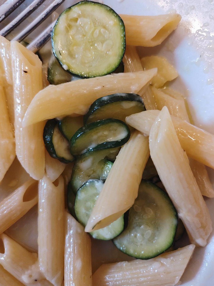 Barbaramarks_13's tweet photo. My meal of choice when I am eating on my own #courgettes #penne #cheese #Oddbox @laurencemarks64 is off looking at motorbikes ๐๏ธ#NotEnoughWheels https://t.co/IqzBNw1mTe