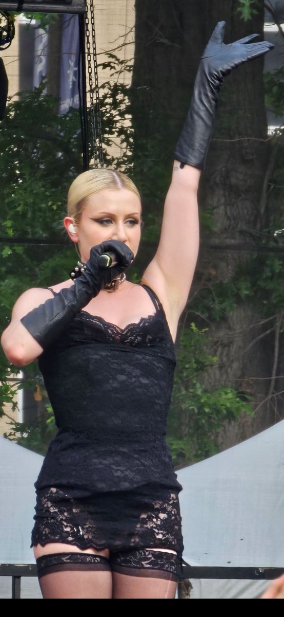 KatMcCordX's tweet photo. When you can see an artist perform in their hometown it hits different. ๐ชฉ๐ณ๏ธโ๐๐
#STLPRIDE #slayyyter #pride #StLouis https://t.co/lXa1vsqwef