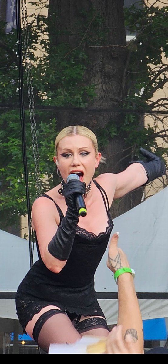KatMcCordX's tweet photo. When you can see an artist perform in their hometown it hits different. ๐ชฉ๐ณ๏ธโ๐๐
#STLPRIDE #slayyyter #pride #StLouis https://t.co/lXa1vsqwef