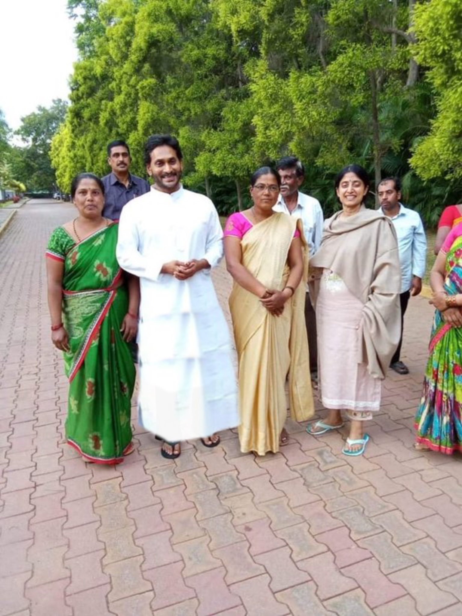 GRa7oZ7b0AEkdqz?format=jpg&name=large