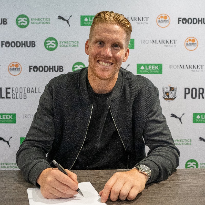 OfficialPVFC's tweet photo. Signed on the dotted line ✍️

How are we feeling, Valiants? 🤩

#PVFC | #UTV