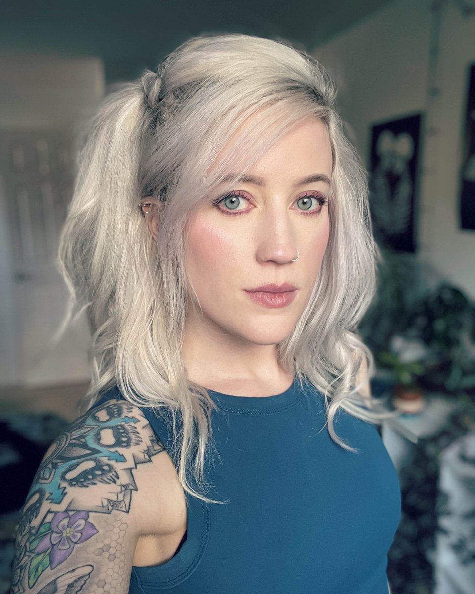 It's my birthday!! Doing a lil stream to celebrate 🎉