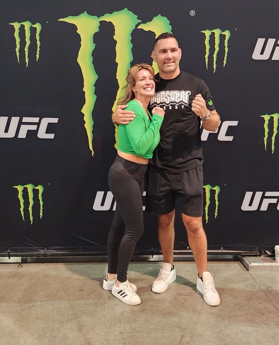 Love meeting CHAMPS in person at UFC X this weekend....and Chris Weidman is one of the best. Invited<a href="/tag/mma"class="tags"><span>#mma</span></a><a href="/tag/foryou"class="tags"><span>#foryou</span></a><a href="/tag/ufc"class="tags"><span>#ufc</span></a><a href="/tag/explore"class="tags"><span>#explore</span></a><a href="/tag/fyp"class="tags"><span>#fyp</span></a><a href="/tag/explorepage"class="tags"><span>#explorepage</span></a><a href="/tag/mmahotlips"class="tags"><span>#mmahotlips</span></a>