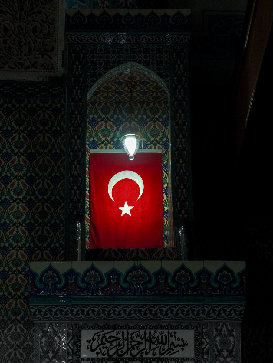 “şâh-ı gülistândan güzelsin güzel.”