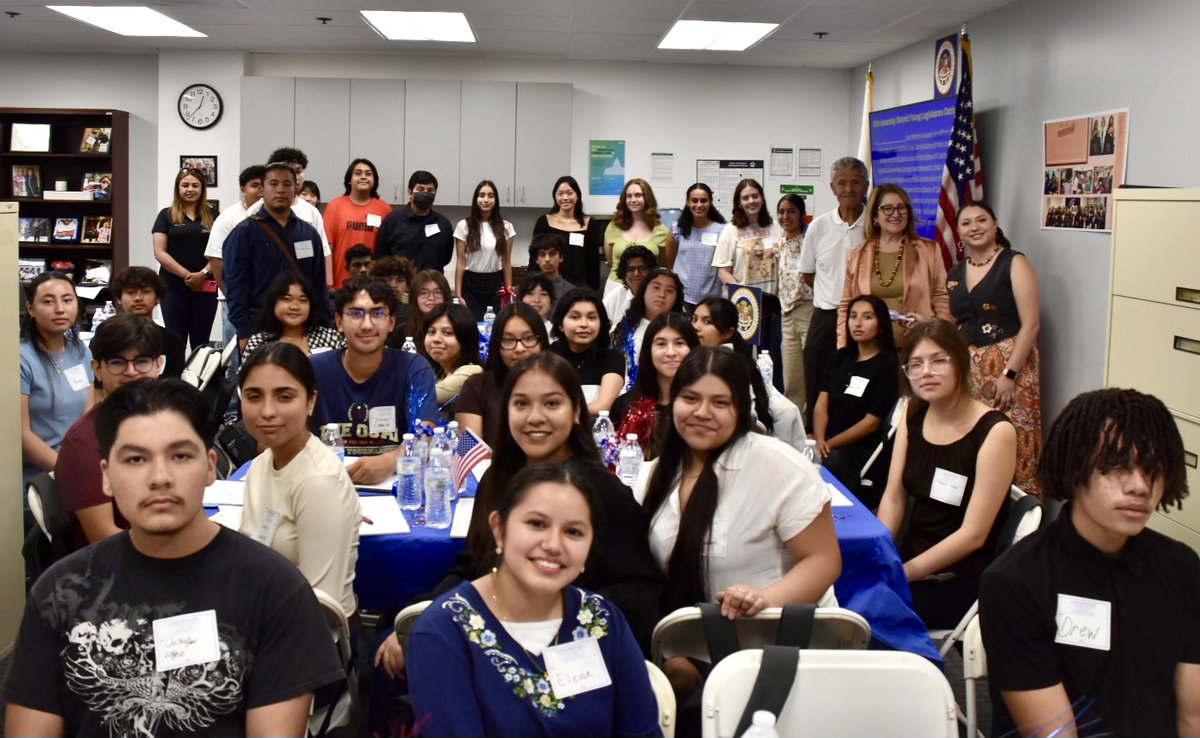 SenEloiseReyes's tweet photo. Here we go again! 🔄 We welcomed our 8th cohort of the #AD50 Young Legislators! Our office hosted students & families for Orientation. I love encouraging our youth to push themselves to reach their highest potential. I cannot wait to see what the Young Legislators achieve! https://t.co/zIkoBNkJ5F
