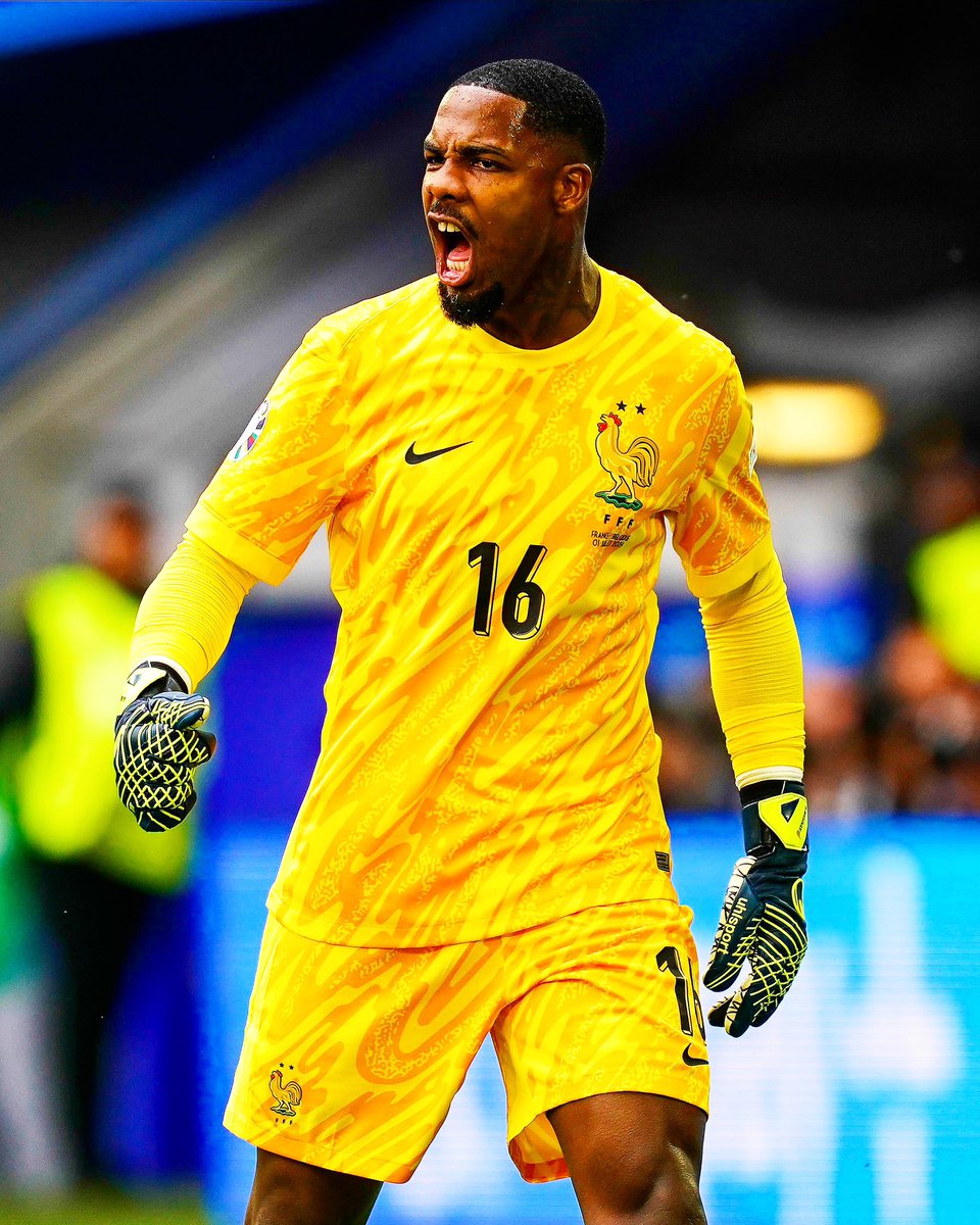 ActuFoot_'s tweet photo. Mike Maignan est le gardien qu’il pense être. 🧱🇫🇷

Il nous fait un Euro exceptionnel ! Du respect sur cet homme. 👏👏

Sans lui, on ne serait certainement plus là. https://t.co/Cxpgn6l4x1