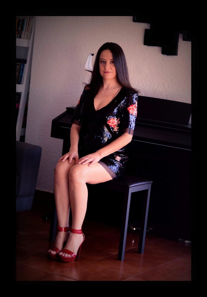 MonicaSotoIcaza's tweet photo. Amo la libertad de irme sin huir. La libertad de quedarme sin resignación. La libertad de extrañarte sin colitis nerviosa. 

Amo esta libertad de amarte sin corazones rotos. 

Sí: amo más mi libertad, que a ti.

#PorUnaVidaSexy

❤️‍🔥 https://t.co/EbX5JWnHBq