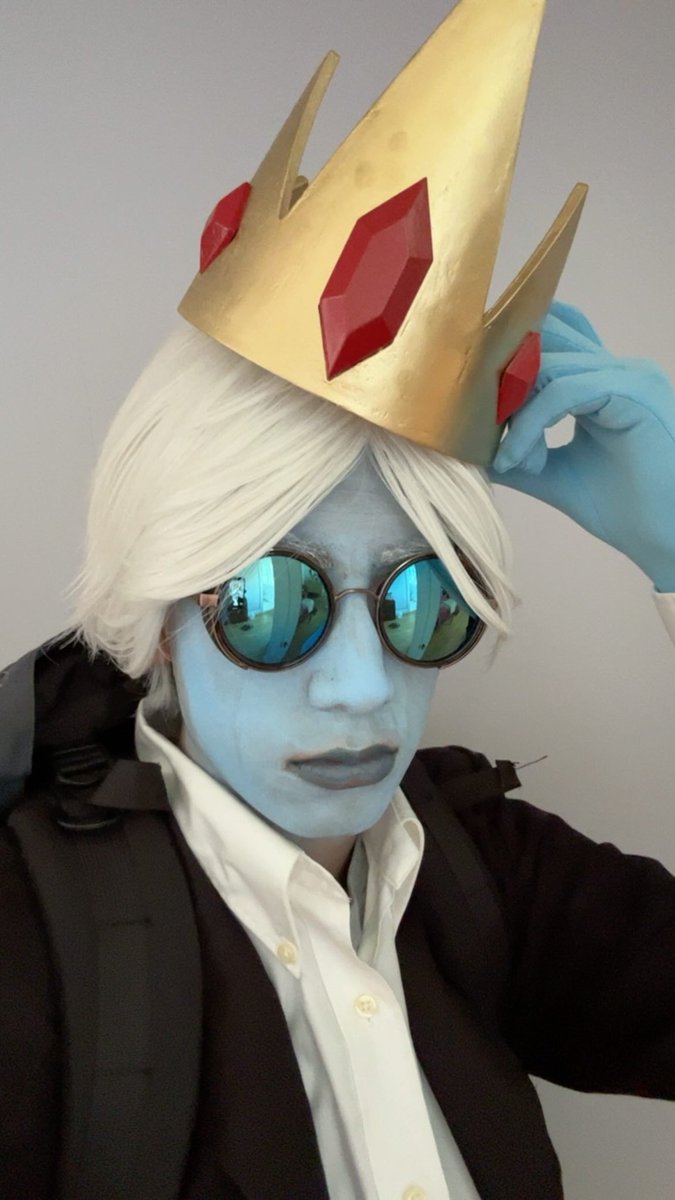 RavenCosplays tweet media