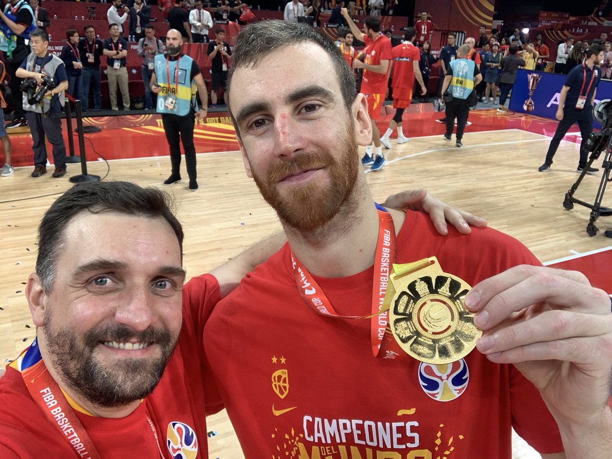 Sin duda alguna una de las mejores personas que el baloncesto me ha permitido conocer y disfrutar como jugador. Eres muy grande soldado! 
<a href="/Victor_Claver/">Victor Claver</a> 
Se te va a echar mucho de menos!