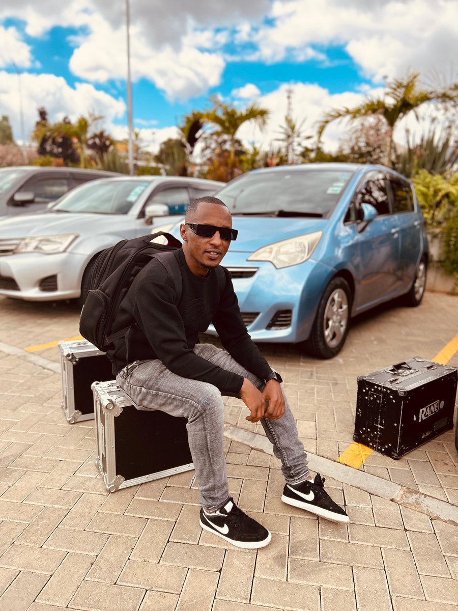 djleqs's tweet photo. Tuko Job!
#Balaa #Music #DJ # https://t.co/8ASbj3HbLo