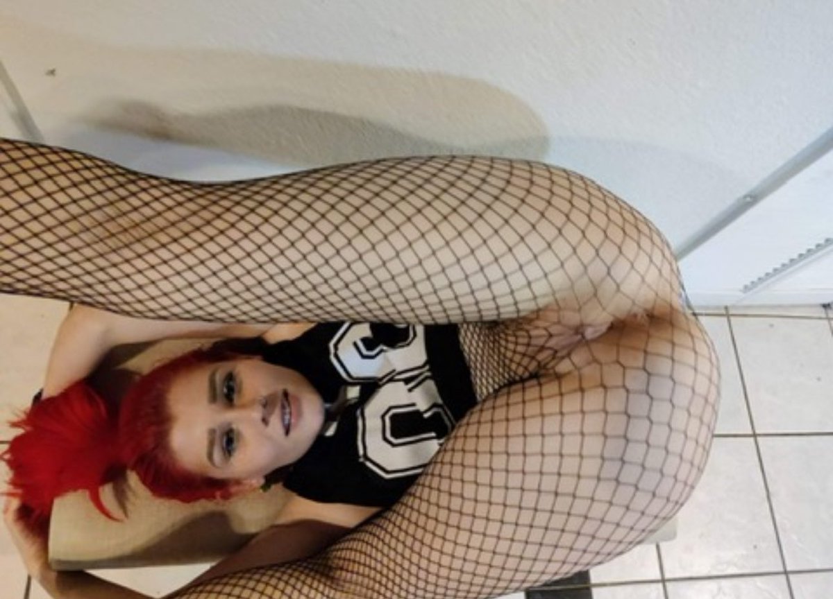 Icy__Peppermint's tweet photo. New hair, new pinned! What do these pics make you wanna do? https://t.co/xxP5VWCaTu