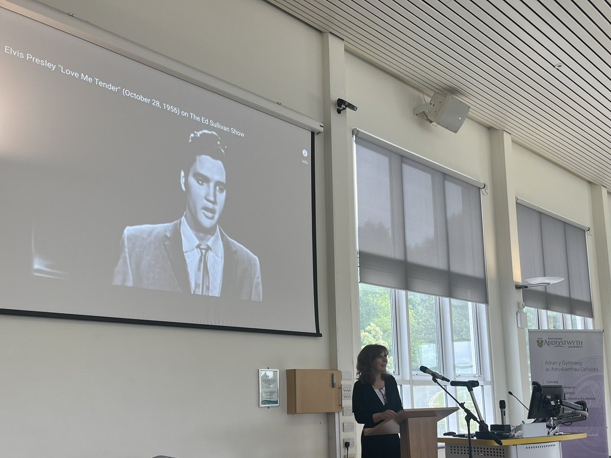 Cyfieithu@Aber (@cyfieithucc) on Twitter photo Beth sydd gan Waldo ac Elvis yn gyffredin? Mererid Hopwwod <a href="/CymraegAber/">Adran Gymraeg Aber🌈</a> fu’n trafod #cariad a chyfieithu creadigol❤️ #CynhadledGyfieithu2024 Beth sydd gan Waldo ac Elvis yn gyffredin? Mererid Hopwwod <a href="/CymraegAber/">Adran Gymraeg Aber🌈</a> fu’n trafod #cariad a chyfieithu creadigol❤️ #CynhadledGyfieithu2024