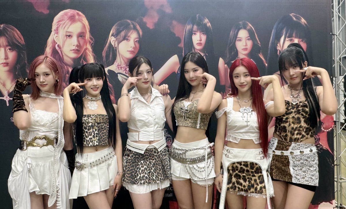 STAYC_official's tweet photo. 240701 
STAYC The 1st Album 
[𝐌𝐞𝐭𝐚𝐦𝐨𝐫𝐩𝐡𝐢𝐜] SHOWCASE

오늘 쇼케이스 함께해줘서 고마워요😎
정규 1집 쿨하고 핫하게 가보자고🧊🔥

#STAYC #스테이씨 
#Metamorphic
#STAYC_Metamorphic
#CheekyIcyThang #치아땡 
#이번_여름_얼음땡_아니고_치아땡 https://t.co/uPBffNkTWq