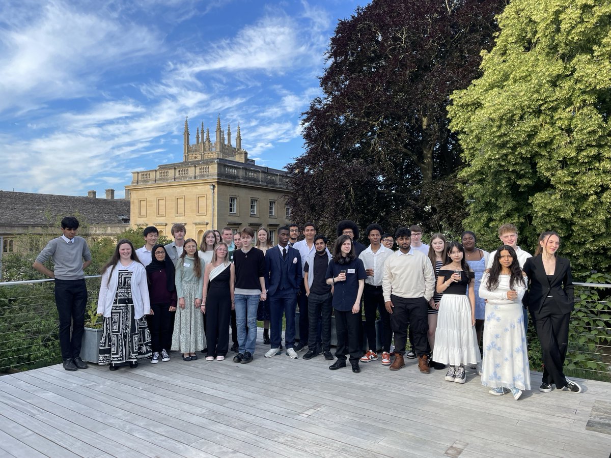 Presenting the North West Science Network Summer Residential Class of 2024! 🥳 It's been another great year of science, and it was a pleasure to host so many brilliant aspiring scientists at Corpus!
#science #outreach #uniofoxford