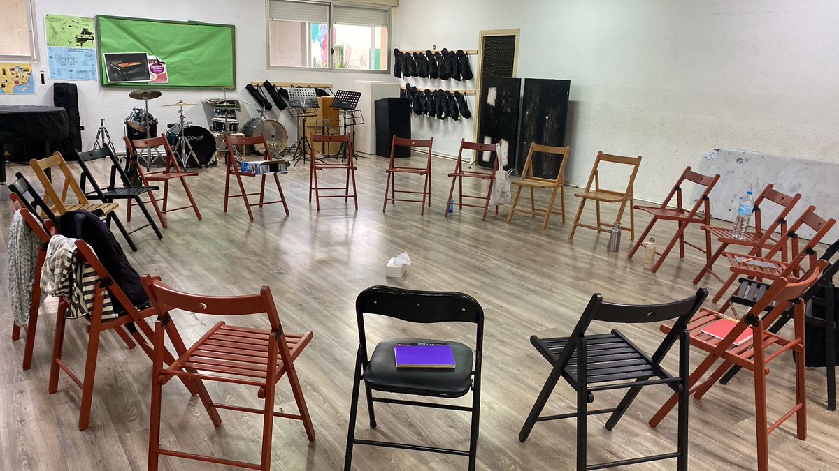 CasaldelMestre's tweet photo. 1r dia d'escola d'estiu a Granollers. Les hem començat amb molta il·lusió, energia i ganes de continuar aprenent.
Aquesta setmana, arteràpia, "Arteràpia per gaudir, descobrir i conèixer l'alumnat (i a tu mateix)" amb la Neus Barceló.
@FMRPc #EEstiu24 #formacióestiu #mrp #ee2024 https://t.co/pjvYsEZ3ap