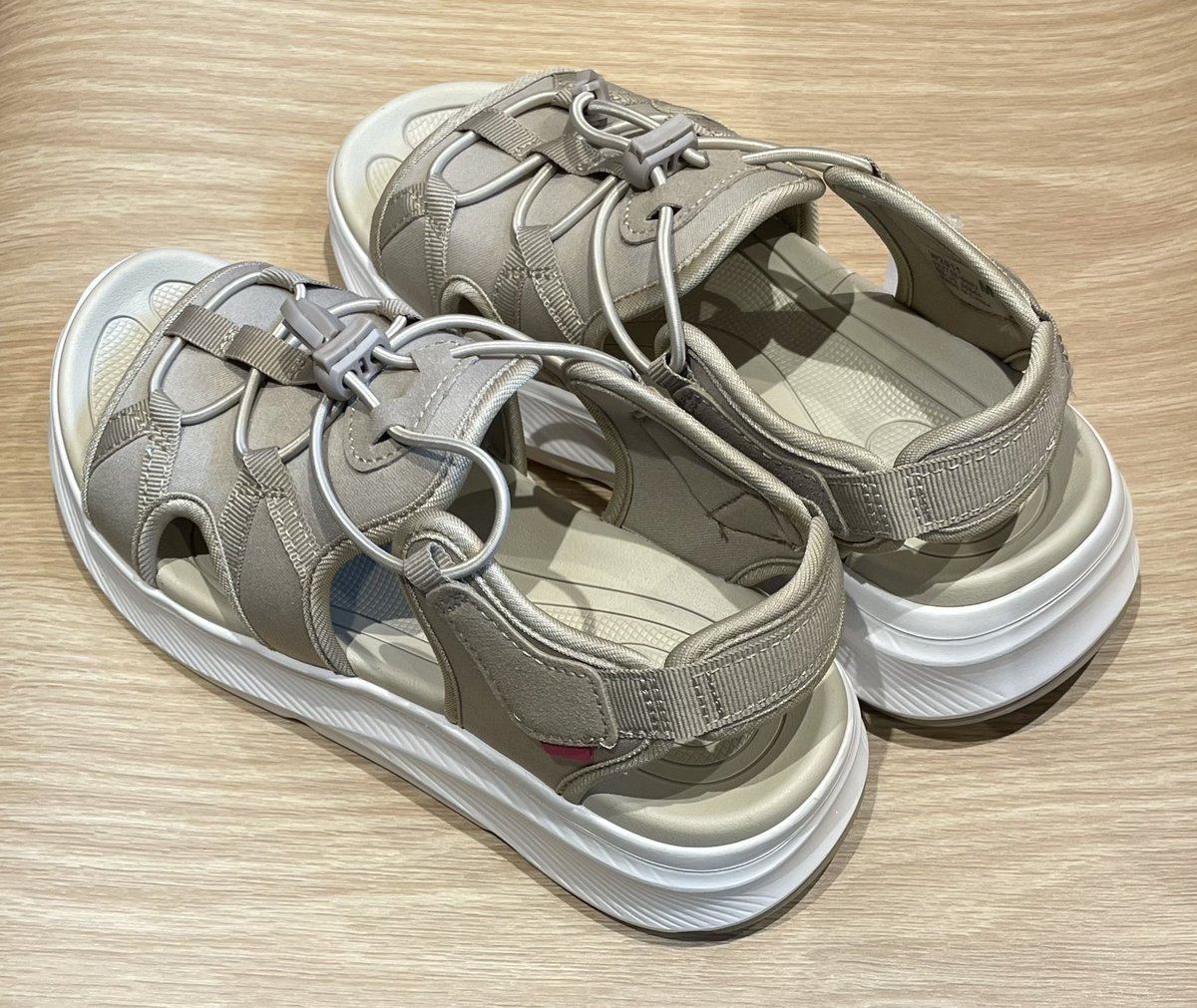 kanisan924's tweet photo. 娘が1日ズームで家で仕事。
なんでレイクタウン。
サンダル👡とiPhone Watch(仕事で使うため)購入。
疲れたので開封の儀は明日以降にします。
電車でめめ発見💡。
#iPhoneWatch
#サンダル
#レイクタウン
#目黒蓮
#スノーマン
#海のはじまり
#めめ https://t.co/GPRQwQJqSg