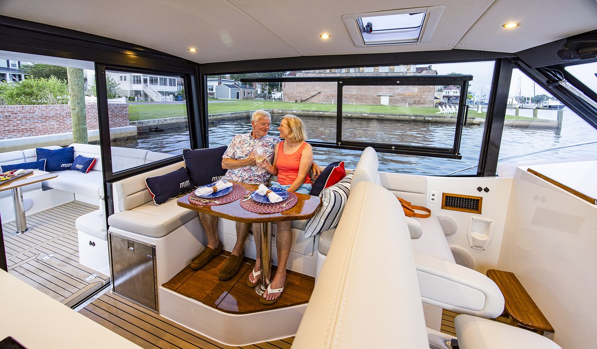 McMichaelYards's tweet image. The all new MJM 42 is designed specifically for fast, couples cruising and features several thoughtful elements such as the spacious galley up layout. 

hubs.ly/Q02DT07D0

#mjmyachts #newboat #performancecruiser #boating @MJMYachts