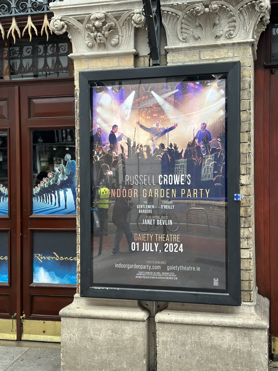 Ready and waiting… <a href="/russellcrowe/">Russell Crowe</a> <a href="/alanthomasdoyle/">Alan Doyle</a> <a href="/FriendsIgp/">•Russell Crowe's music and IGP's Friends•</a> <a href="/IGPmusic/">Indoor Garden Party</a> 🥳💃🏼