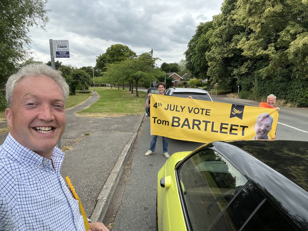 TomBartleetLD's tweet photo. Bumped in to the banner team in Capel on their way from a new site in Tattingstone!  They’ve also fixed the vandalised ones. Heading to Sudbury for a last repair and a couple of new stakeboards.  I’m going to Stutton for some more door knocking! #SouthSuffolk #GE24 https://t.co/L1CSp0zRmc
