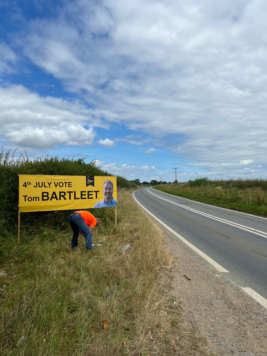 TomBartleetLD's tweet photo. Bumped in to the banner team in Capel on their way from a new site in Tattingstone!  They’ve also fixed the vandalised ones. Heading to Sudbury for a last repair and a couple of new stakeboards.  I’m going to Stutton for some more door knocking! #SouthSuffolk #GE24 https://t.co/L1CSp0zRmc