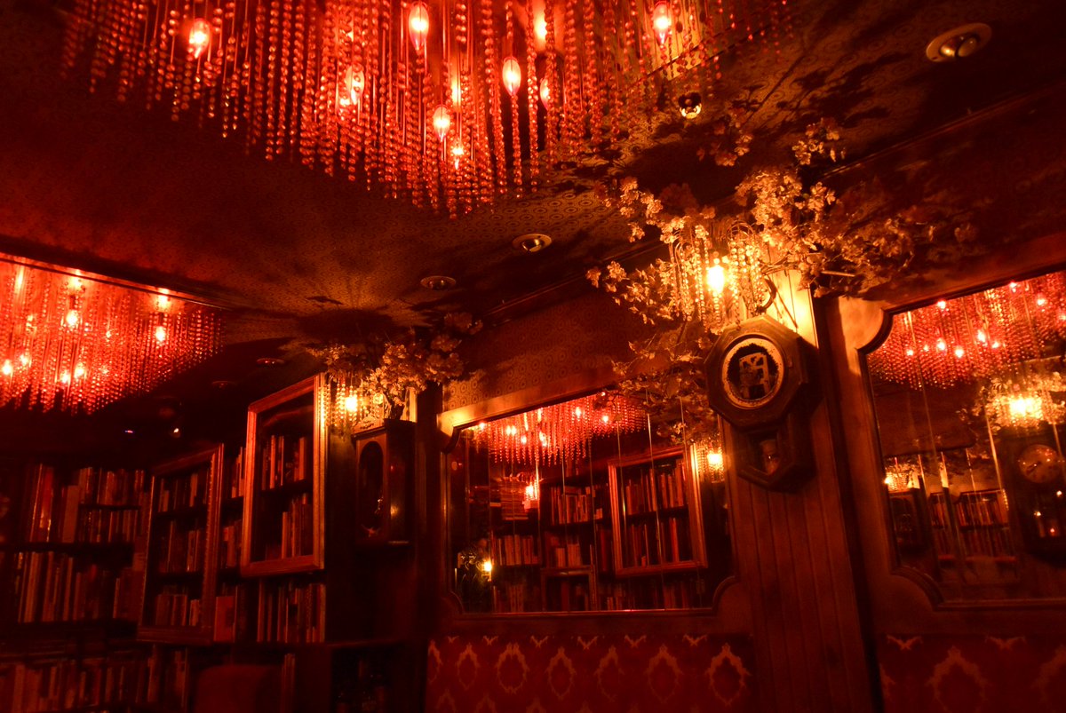 さて夕顔楼閉店の案内。味園ビル終了に伴い閉店、移転予定なし。12月後半まで営業するので、最高の空間が残っているうちに何度も何度もご来店どうぞ。日中の撮影レンタルなどもどうぞ。まだ全てのお客さんに最多来店客の称号を得られる可能性があるし、連日満席となれば移転の未来が少しだけ見えて来る