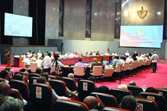 IntermarHolg's tweet photo. Con el objetivo de alcanzar la estabilidad de la macroeconomía en Cuba, la reciente reunión del Consejo de Ministros incluyó en su agenda la evaluación de múltiples temas que impactan en el logro de ese propósito.  #SeguridadYConfianza #SegurosEnCuba https://t.co/HJ7PB0RzbJ