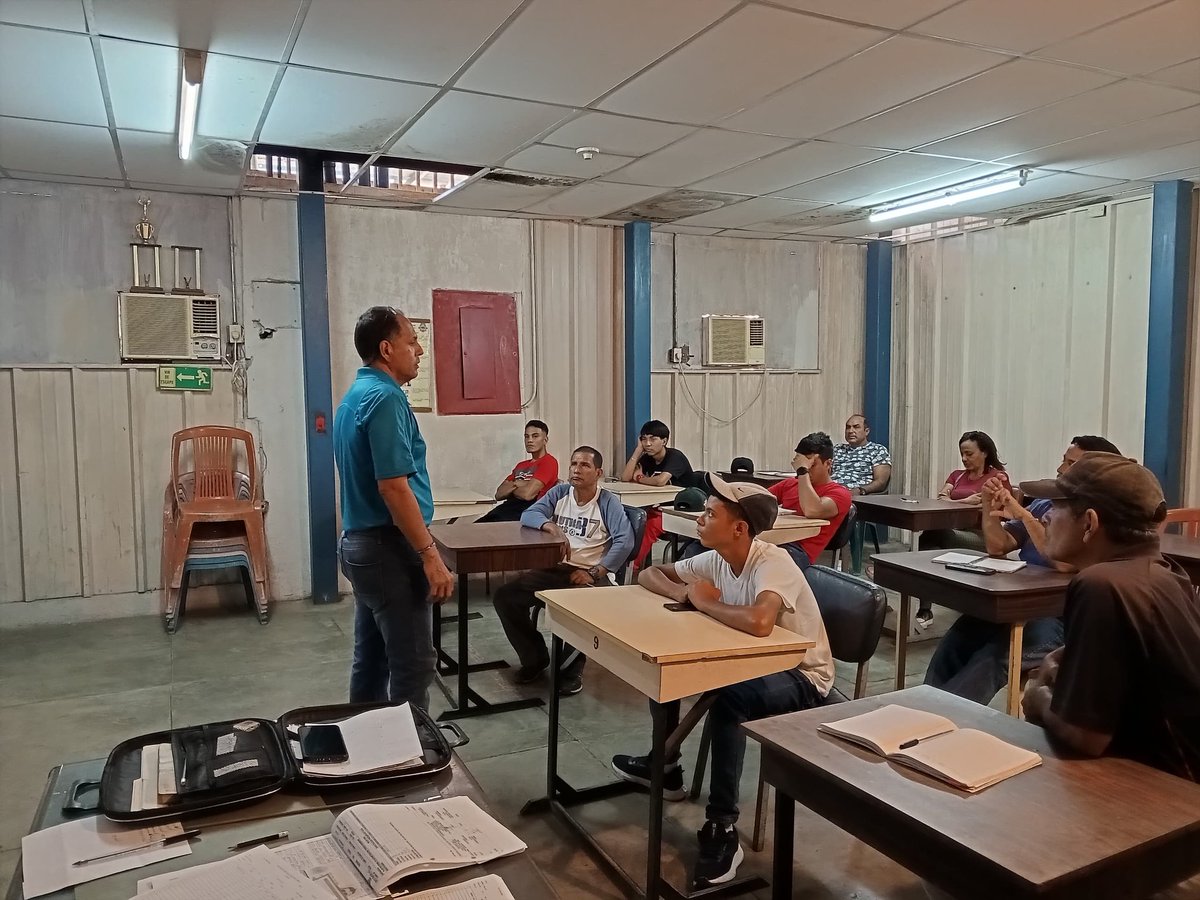 INCESREGIONSUC2's tweet photo. Desde las instalaciones del CFS Industria, realizan formación Herrería, perteneciente al segundo trimestre del año en curso, cargo del facilitador Ignacio Romero.
#EducaciónGratuita https://t.co/F3T4fx6Dyk