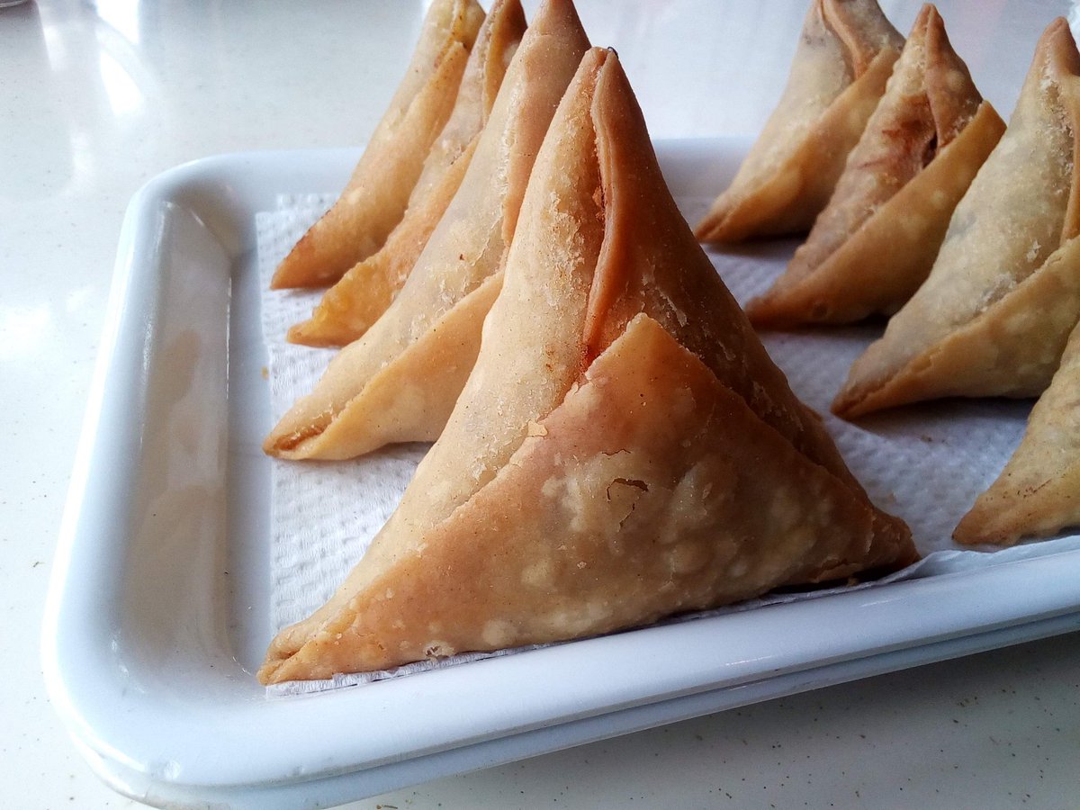 Eddsula's tweet image. Nauza tea snacks for both home  and office .. cooked and pre cooked samosas @40sh each ...
 Mahamri and mandazi @20sh each 0721439177 #OccupyCBDTuesday