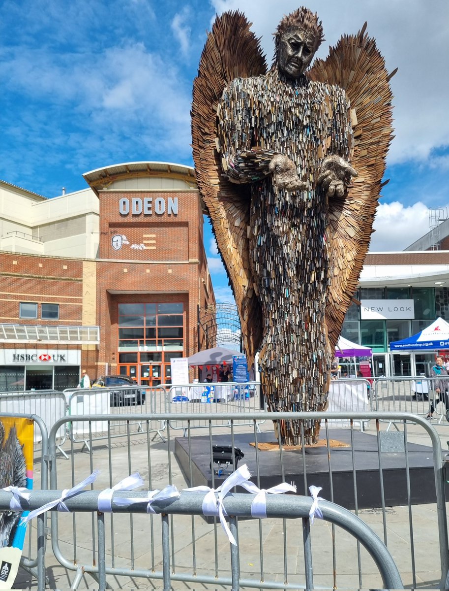 Dons3's tweet photo. Today, I attended the official opening of the Knife Angel statue in Southend City.

It truly was a very poignant &amp; and thought-provoking ceremony that gave me tears.
We will be hosting it for the next 4 weeks alongside a programme of anti-violence education in our city.
#Southend https://t.co/lP9m2LgSuV