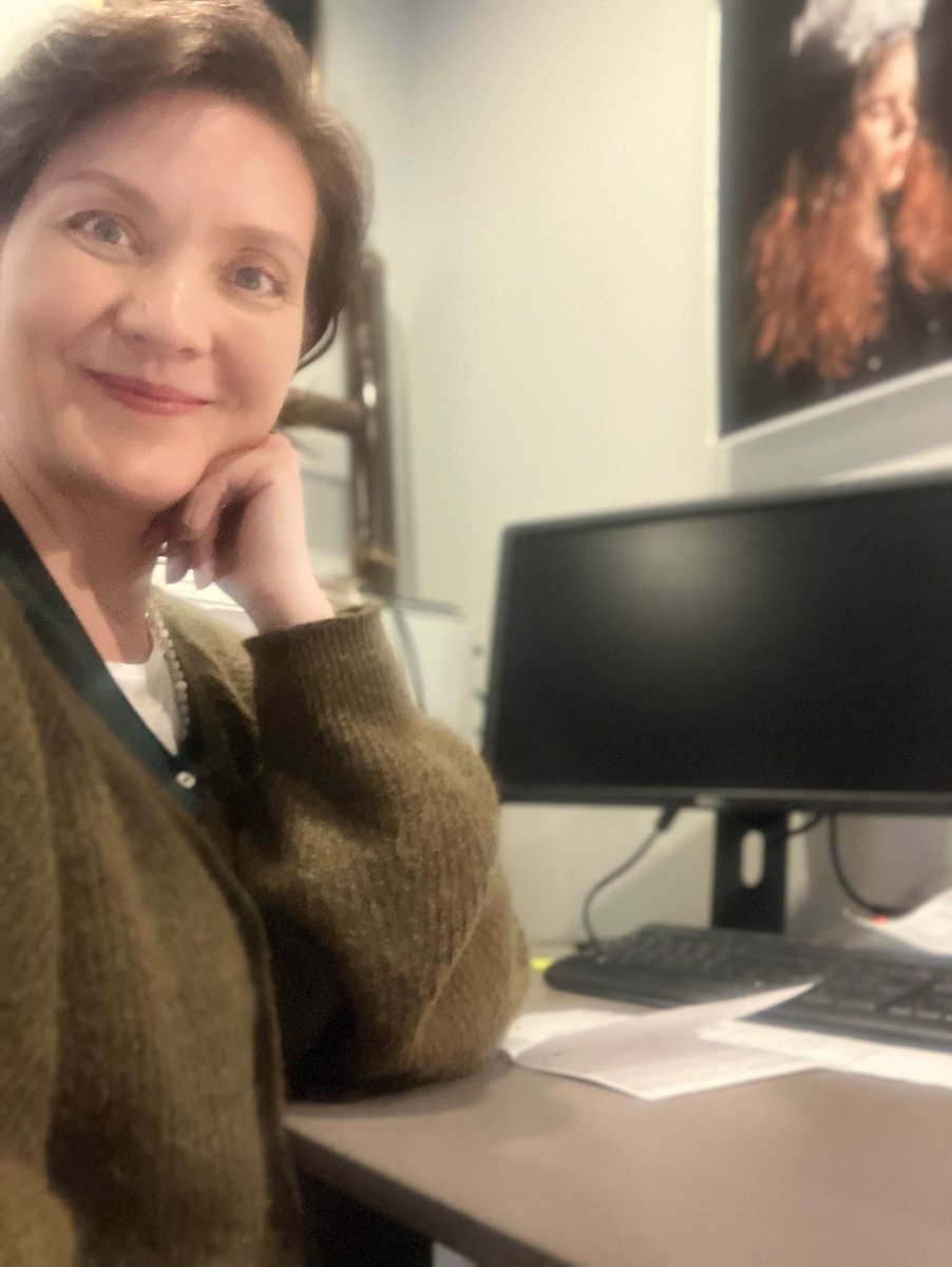 InkaMaarika's tweet photo. Se on just nyt työpäivä pulkassa ja tunnin päästä alkaa saamelaiskäräjävaalien ääntenlaskenta. Toivon, ettei tällä kertaa saamelaisten äänet seilaisi ääntenlaskuprosessin aikana kahdeksassa eri huoneessa lukkojen takana (kuten viime syksyn vaaleissa joita olin tarkkailemassa), jotta meidät ehdokkaat asettaneiden valitsijayhdistysten puheenjohtajien olisi helpompi valvoa ääntenlaskentaa. Toivon myös, että hylätyt äänet voisi tarkistaa ääntenlaskun jälkeen, vaalituloksen oikeellisuuden varmistamiseksi (mikä minulta evättiin ilman perusteluita viime syksynä). Lisäksi toivon, että asiamiehiämme kohdeltaisiin asiallisesti (toisin kuin minua viime syksynä) ja että tilaisuudessa vallitsisi rauhallinen energia. Tuloksia kuulemme odotettavasti huomenna aamulla. #ehdolla #saamelaiskäräjävaalit2024 #demokratianpuolesta