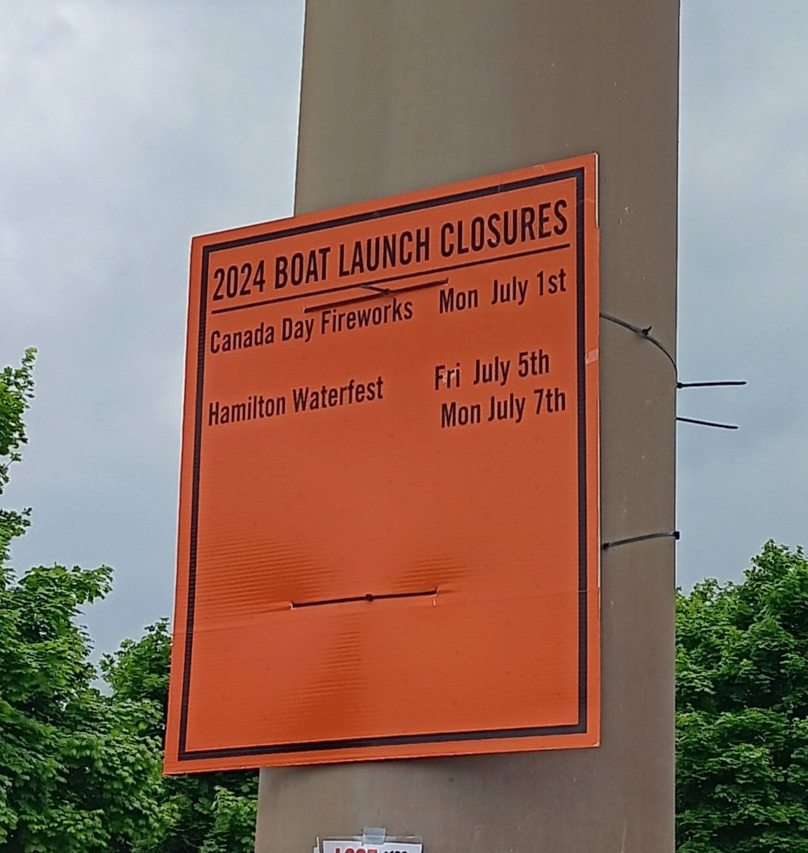 Canada Day Celebrations are happening today at Bayfront Park. The area around the park is restricted to residents parking by permit only. Officers will be out patrolling the area. HSR shuttle is available. Enjoy the show  🎉🎉 hamilton.ca/things-do/fest…