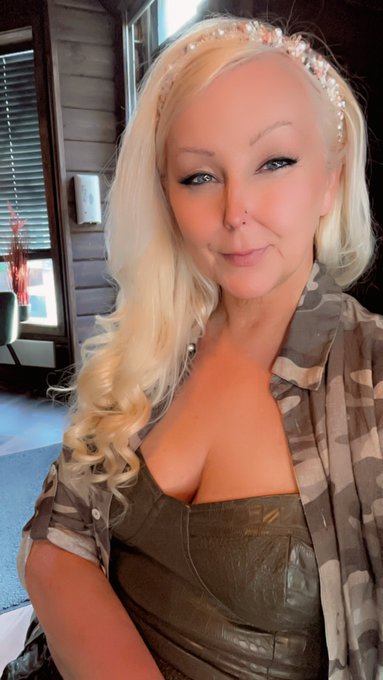 Goddess needs some food https://t.co/0jp0gPxFl9<a href="/tag/sexy"class="tags"><span>#sexy</span></a><a href="/tag/blonde"class="tags"><span>#blonde</span></a><a href="/tag/milf"class="tags"><span>#milf</span></a><a href="/tag/dans"class="tags"><span>#dans</span></a><a href="/tag/onlyfans"class="tags"><span>#onlyfans</span></a>