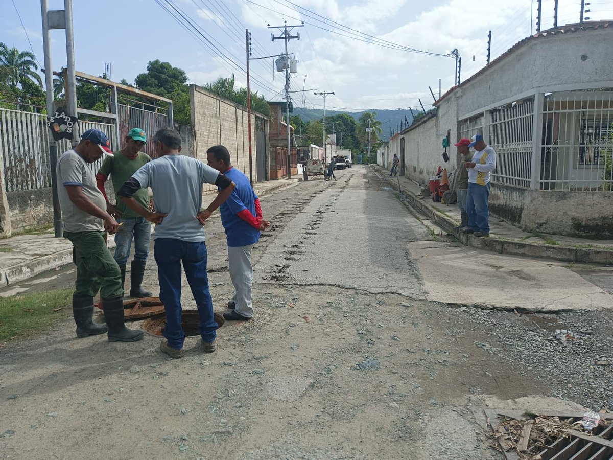 jefaturaSm2's tweet photo. #1jul Se inicia la sustitucion de Colector de 100 metros lineales con tubería de 10" en la calle Los Nísperos de la comunidad El Naranjal Cumpliendo orientación de nuestro Pte @ConMaduroMas_ y la alcaldesa @johanitakenpo
Seguimos Trabajando porque La Esperanza está en la calle 🫶 https://t.co/JrU4fypZUY