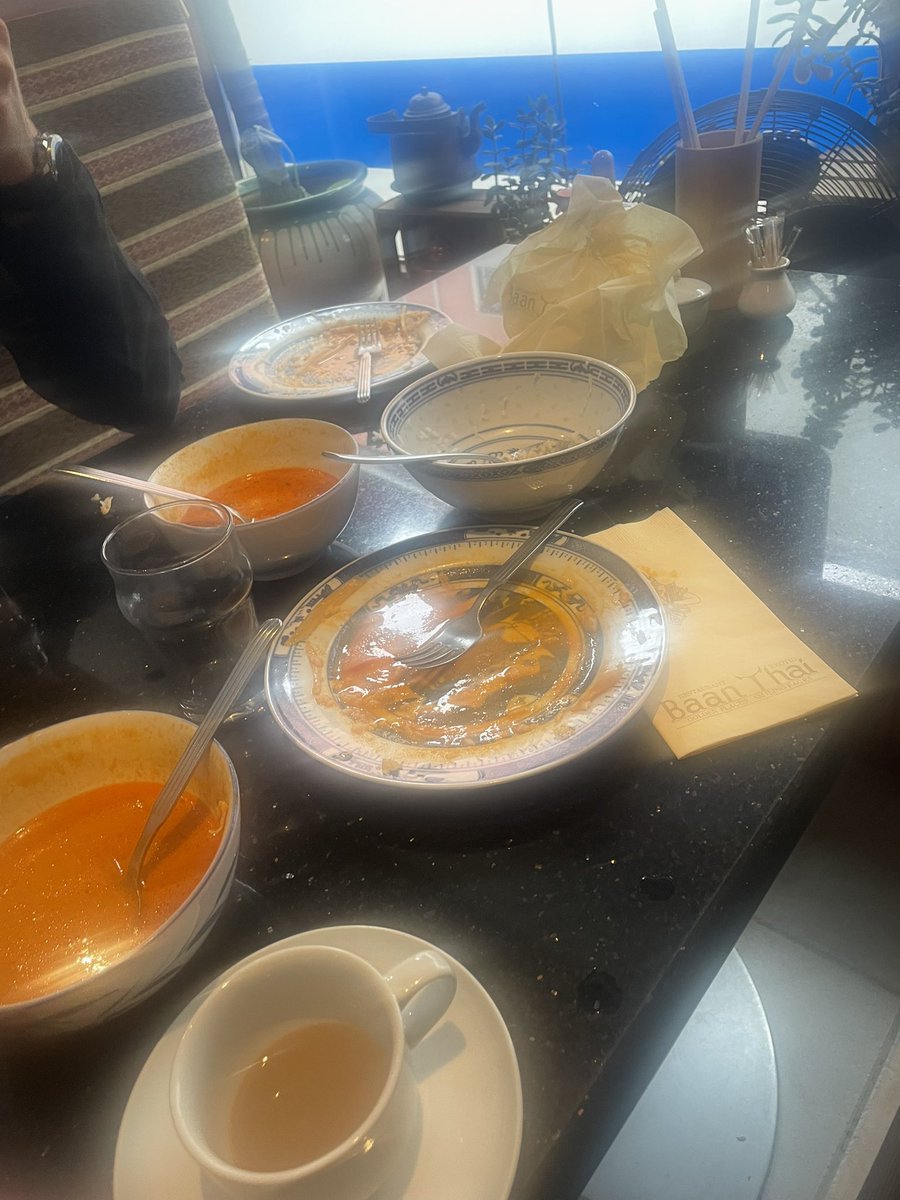 Ravintola-arvostelu: Baan Thai Turku Hintaluokka (€€). 
+Alkoholi-ihminen toivotti hyvää ruokahalua
+Kanaa oli riittävästi, tulisuus (medium)
-veitsi puuttui
+ilmainen kahvi (kauppias saattoi tunnistaa ruoka-arvostelijaksi)