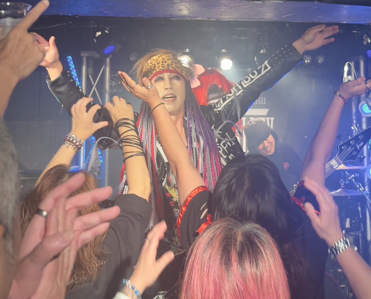 junzo_slacava's tweet photo. 6/30(日) 上野音横丁
ご来場いただいた皆様…最高です!
関係者の皆様、スタッフの皆様…最高に感謝です。ありがとうございました!
#ZeilunaNodes
#g_t_s
#SLAMCAVALLEY
#BRANDROID
#hotCREESYlips
イカした最高の仲間と最高の夜が過ごせました。ありがとうございます。またご一緒しましょう! https://t.co/hNCFi4dc46