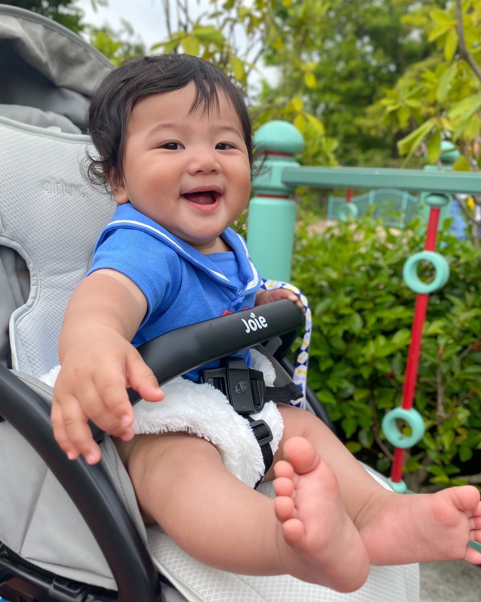 ohmw185's tweet photo. 現在9ヶ月の息子👶🏻
これから初めての夏を過ごすので
ファン付きベビーカーシートを購入🌿
寝起きに全然汗をかいてないのがすごい！
これで夏のお出かけも安心☺️
ディズニーランドでも大活躍です✨✨

#エアラブ #コルルでエアラブ
#エアラブ4 #ドーナツ #クールグレー https://t.co/hmpbKke8is