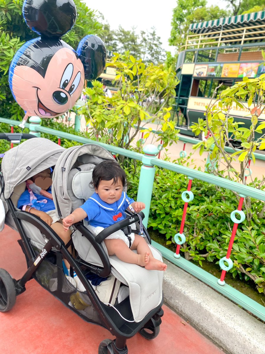 ohmw185's tweet photo. 現在9ヶ月の息子👶🏻
これから初めての夏を過ごすので
ファン付きベビーカーシートを購入🌿
寝起きに全然汗をかいてないのがすごい！
これで夏のお出かけも安心☺️
ディズニーランドでも大活躍です✨✨

#エアラブ #コルルでエアラブ
#エアラブ4 #ドーナツ #クールグレー https://t.co/hmpbKke8is