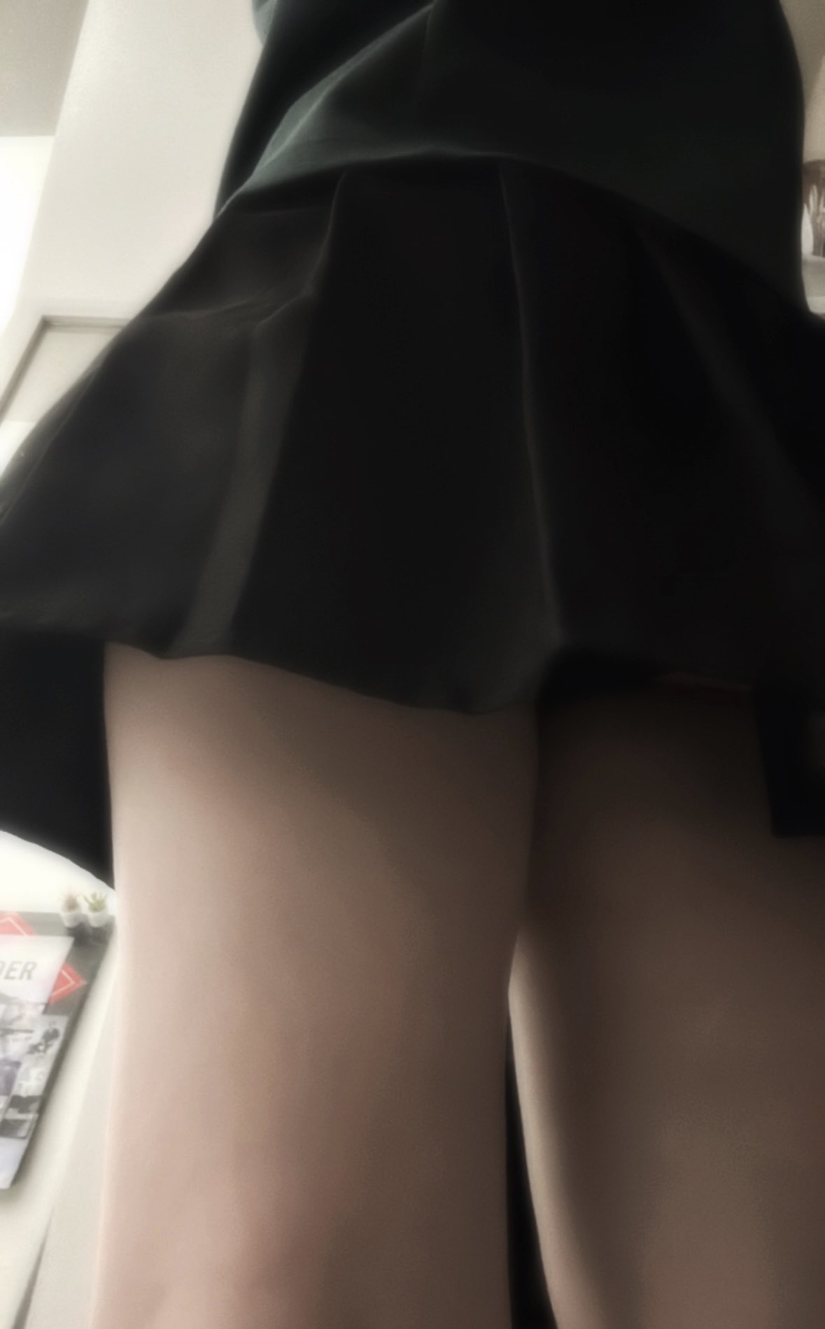 XXXL on X: 我可以偷拍自己的裙底t.coogYjxxf4EP  X