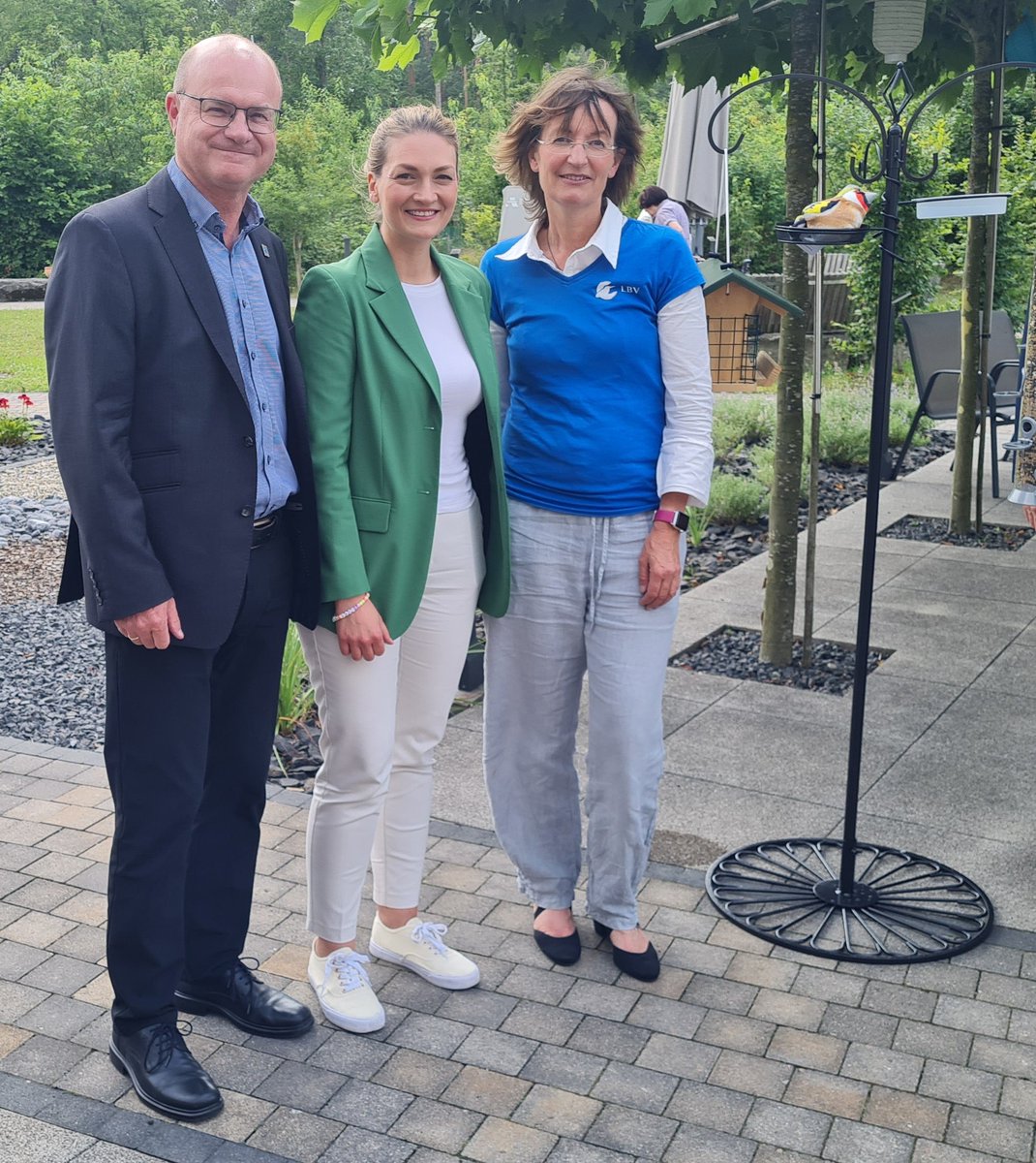 Bayer. Gesundheitsministerin Judith Gerlach übernimmt Schirmherrschaft von LBV Projekt "Alle Vögel sind schon da! Vogelbeobachtung in stationären Pflegeeinrichtungen". In 325 Pflegeeinrichtungen beobachten wir mit BewohnerInnen Vögel. Macht glücklich! lbv.de/allevoegel