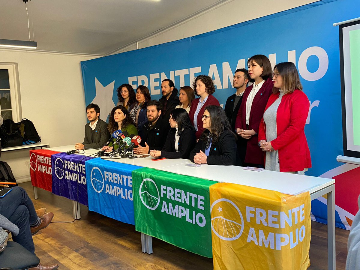 latercera's tweet photo. Frente Amplio convoca a elecciones para definir a su mesa directiva: “Somos el partido que tiene el padrón más grande de Chile” https://t.co/MRFebgrVoP https://t.co/anuQqbyyR3